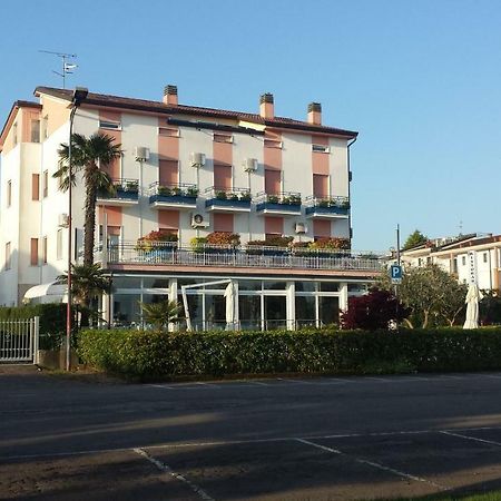 Hotel Cristallo Peschiera del Garda Exterior photo