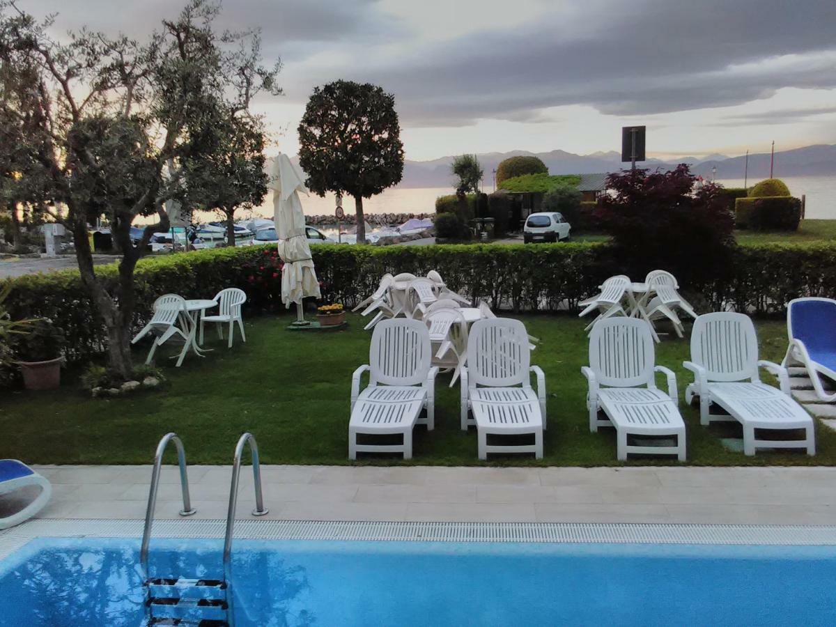 Hotel Cristallo Peschiera del Garda Exterior photo
