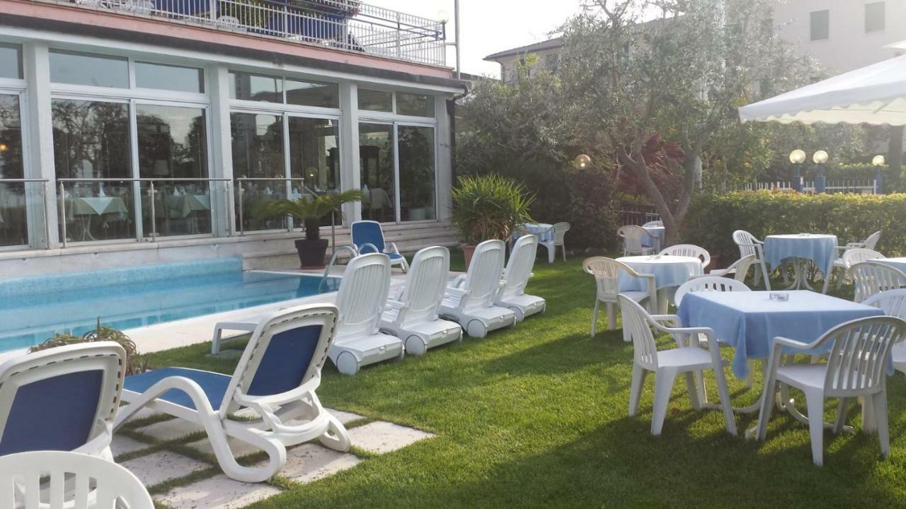 Hotel Cristallo Peschiera del Garda Exterior photo