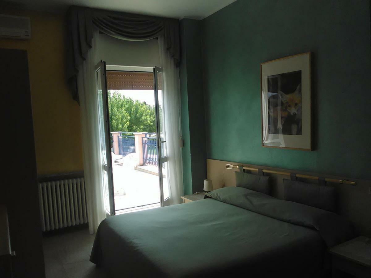 Hotel Cristallo Peschiera del Garda Exterior photo