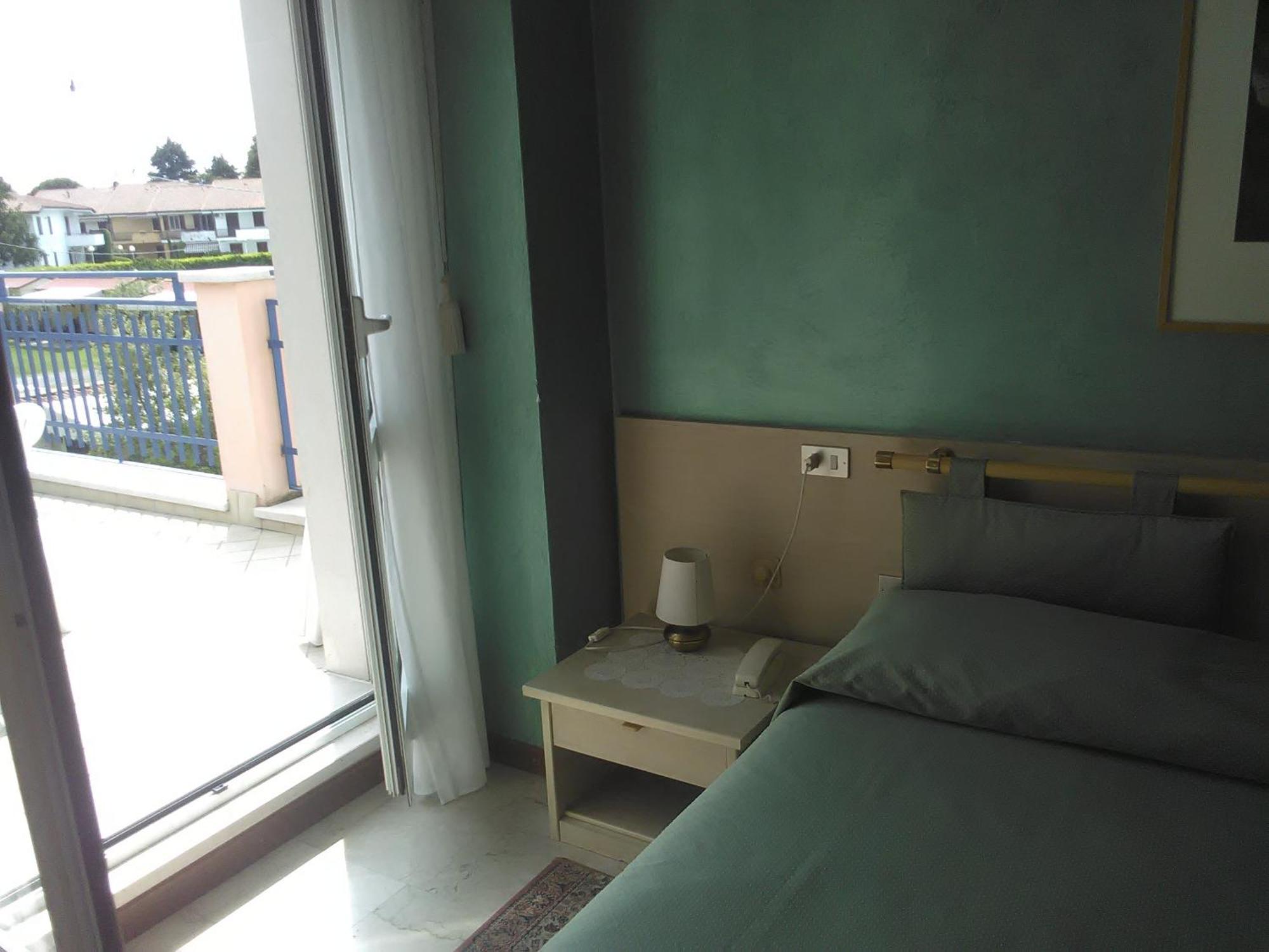 Hotel Cristallo Peschiera del Garda Exterior photo