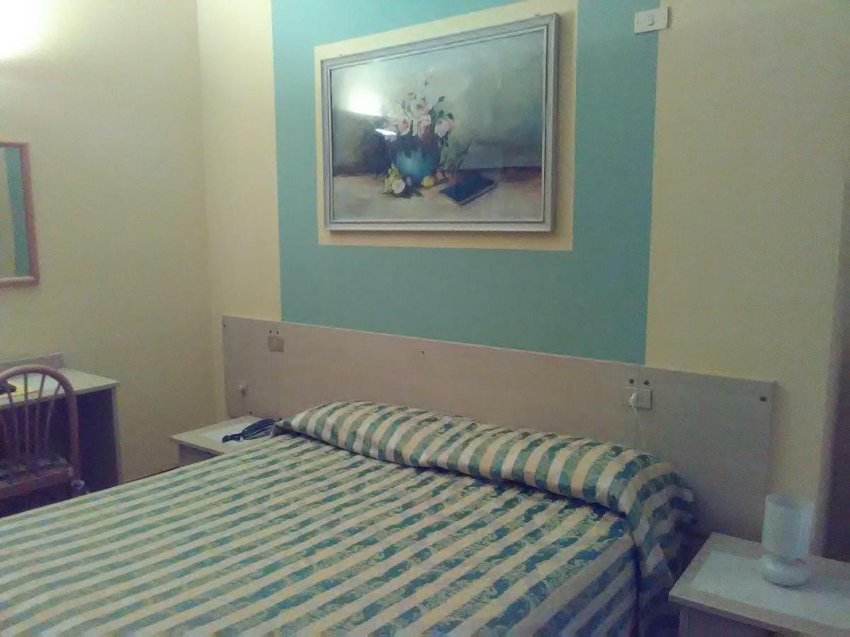 Hotel Cristallo Peschiera del Garda Exterior photo